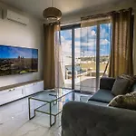 Stylish Duplex 3 Bedroom Jacuzzi, Bbq, Scenic Views