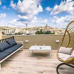 Stylish Duplex 3 Bedroom Jacuzzi, Bbq, Scenic Views *