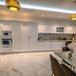 Stylish Duplex 3 Bedroom Jacuzzi, Bbq, Scenic Views Apartment Għajnsielem