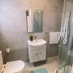 Stylish Duplex 3 Bedroom Jacuzzi, Bbq, Scenic Views