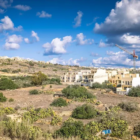 Stylish Duplex 3 Bedroom Jacuzzi, Bbq, Scenic Views Apartment