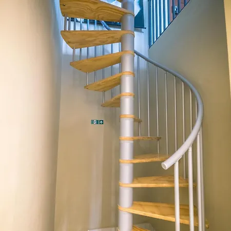 Stylish Duplex 3 Bedroom Jacuzzi, Bbq, Scenic Views