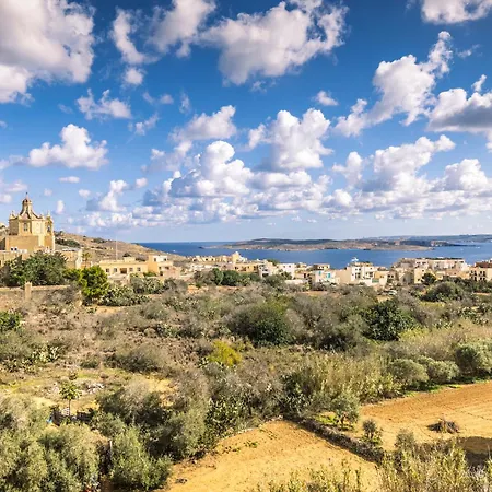 Stylish Duplex 3 Bedroom Jacuzzi, Bbq, Scenic Views * Għajnsielem