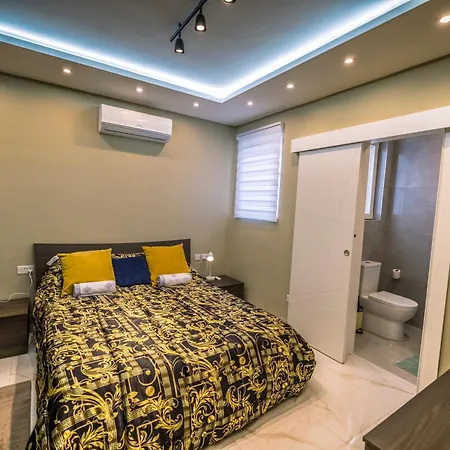 Stylish Duplex 3 Bedroom Jacuzzi, Bbq, Scenic Views Apartment *