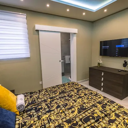 Stylish Duplex 3 Bedroom Jacuzzi, Bbq, Scenic Views Apartment Għajnsielem