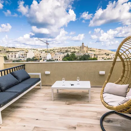 Stylish Duplex 3 Bedroom Jacuzzi, Bbq, Scenic Views *