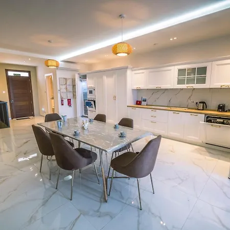 Apartment Stylish Duplex 3 Bedroom Jacuzzi, Bbq, Scenic Views