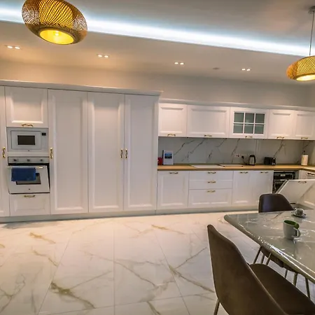 Stylish Duplex 3 Bedroom Jacuzzi, Bbq, Scenic Views Apartment Għajnsielem