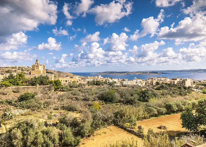 Stylish Duplex 3 Bedroom Jacuzzi, Bbq, Scenic Views * Għajnsielem