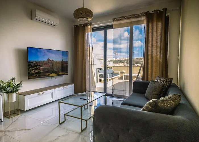 Stylish Duplex 3 Bedroom Jacuzzi, Bbq, Scenic Views