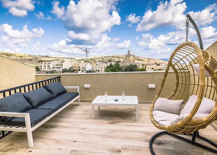 Stylish Duplex 3 Bedroom Jacuzzi, Bbq, Scenic Views *