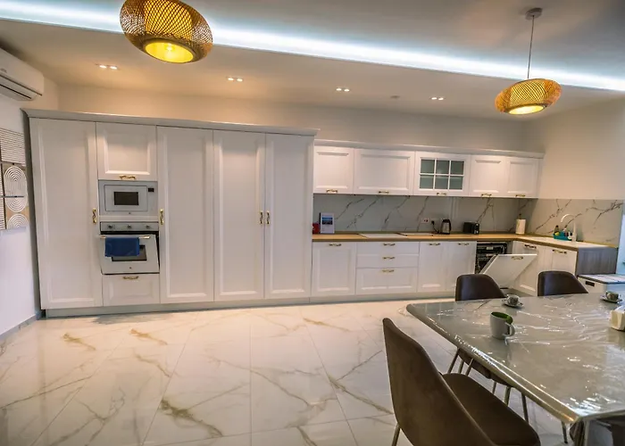 Stylish Duplex 3 Bedroom Jacuzzi, Bbq, Scenic Views Lejlighed Għajnsielem