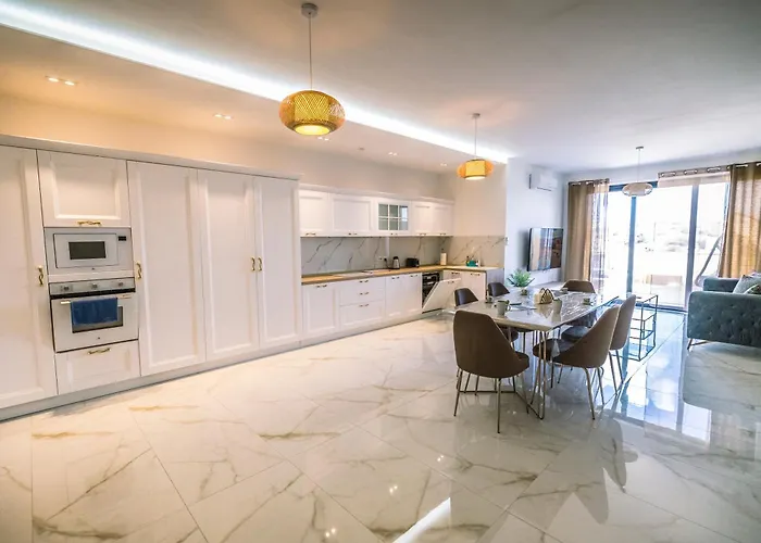 Stylish Duplex 3 Bedroom Jacuzzi, Bbq, Scenic Views Lejlighed