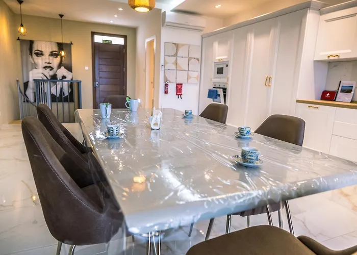 Stylish Duplex 3 Bedroom Jacuzzi, Bbq, Scenic Views Lejlighed Għajnsielem