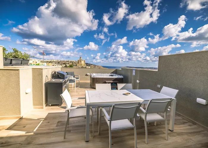 Stylish Duplex 3 Bedroom Jacuzzi, Bbq, Scenic Views * Għajnsielem